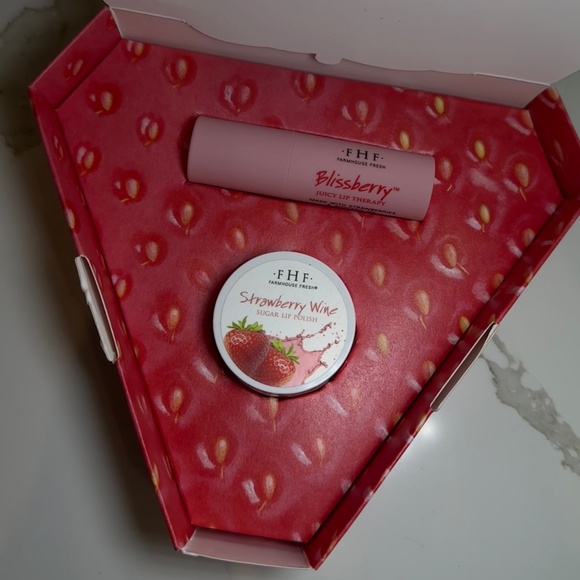 NWT Farmhouse Fresh 2 Step Lip Kit Strawberry Wine Luscious NEW IN BOX | Sealed - Picture 3 of 4